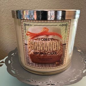 Brand New Bath and Body Works Honey Cinnamon Crumb Cake 3 Wick Candle 14.5 Oz